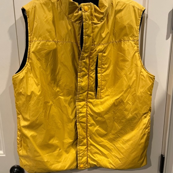 Land’s End Reversible Puffer Vest Men Med 38-40 Goose Down EUC Navy Blue /Yellow - Picture 4 of 8